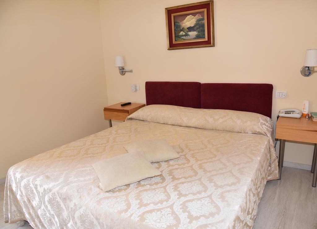 Hotel Ristorante Miralago Garda  Eksteriør billede